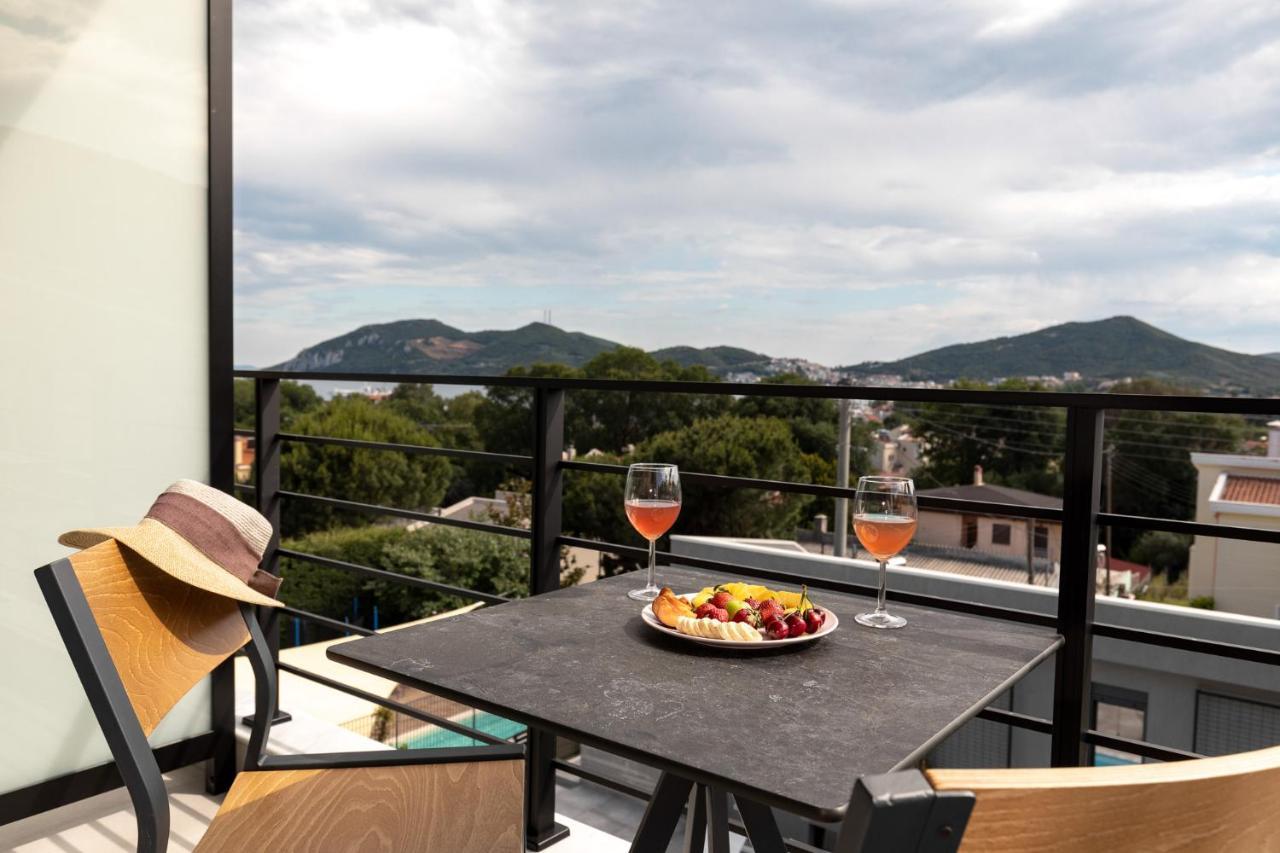 Cove Suites Nea Iraklitsa エクステリア 写真