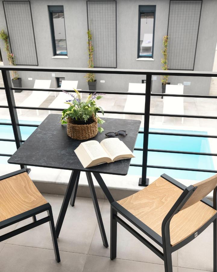 Cove Suites Nea Iraklitsa エクステリア 写真