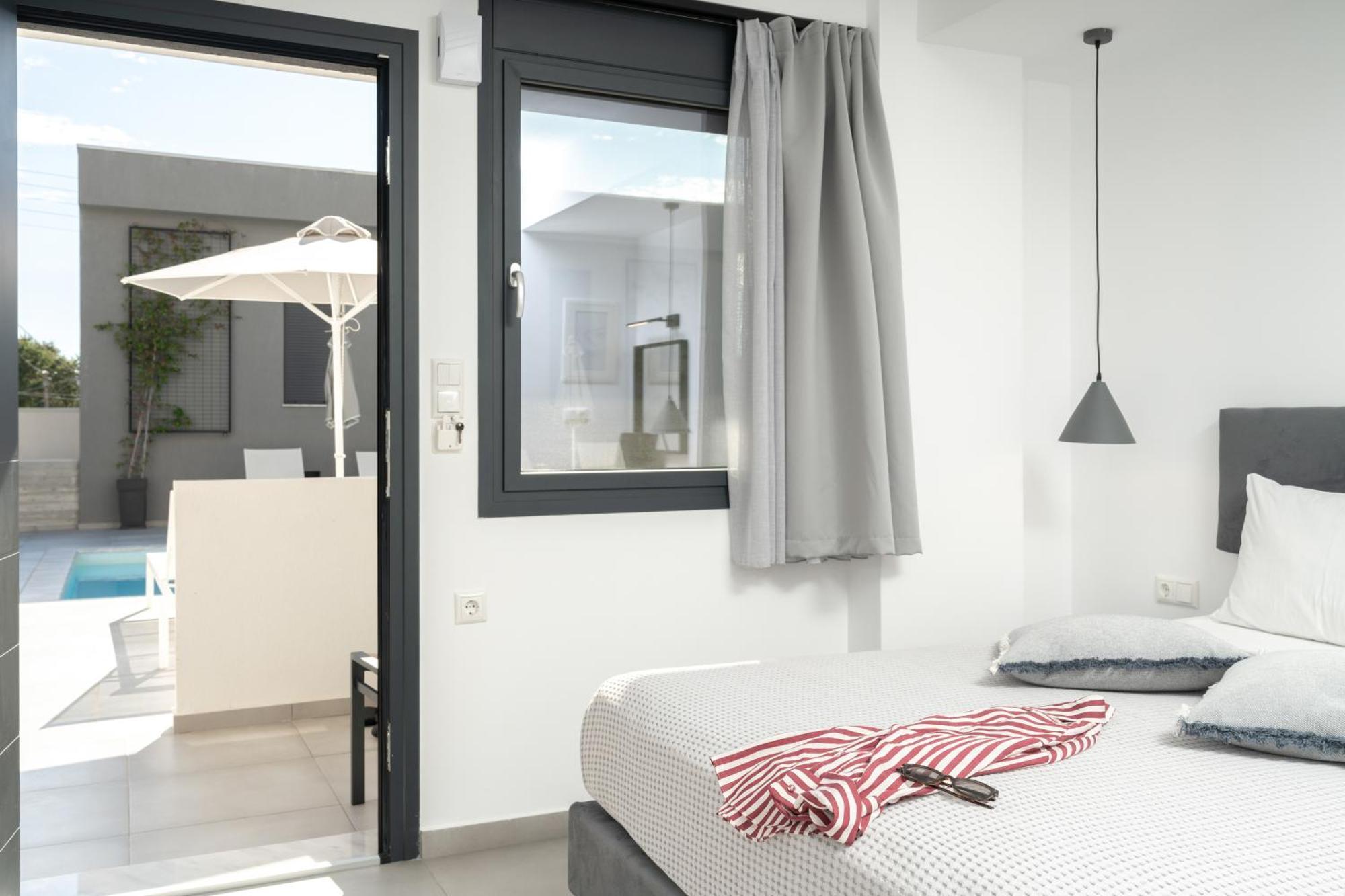 Cove Suites Nea Iraklitsa エクステリア 写真